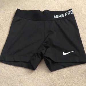 Black nikes pro